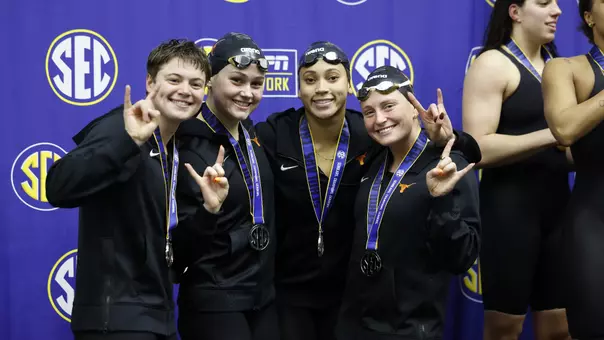 WSD 400 medley relay podium