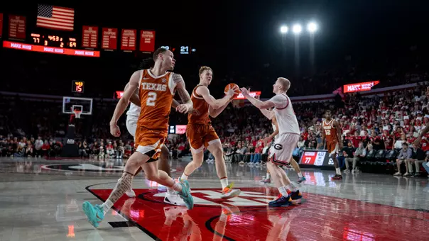 Men's Basketball falls at Georgia, 91-80