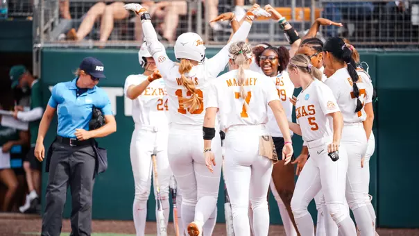 Hannah Wells solo home run