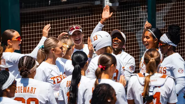 Hannah Wells home run vs. Arkansas 2026