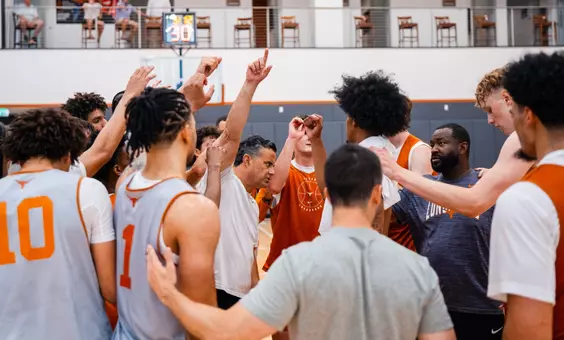 Men's Basketball team huddle during summer practice 2026