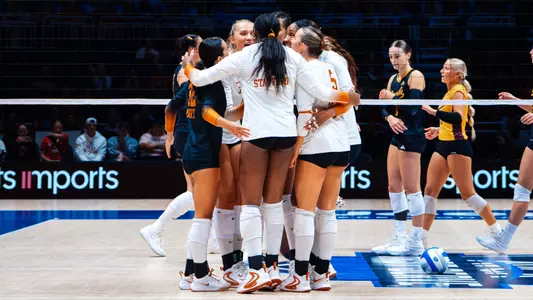 Texas VB Huddle vs Arizona State