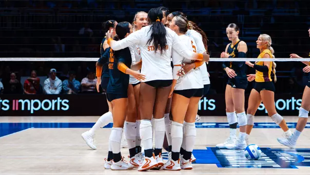 Texas VB Huddle vs Arizona State