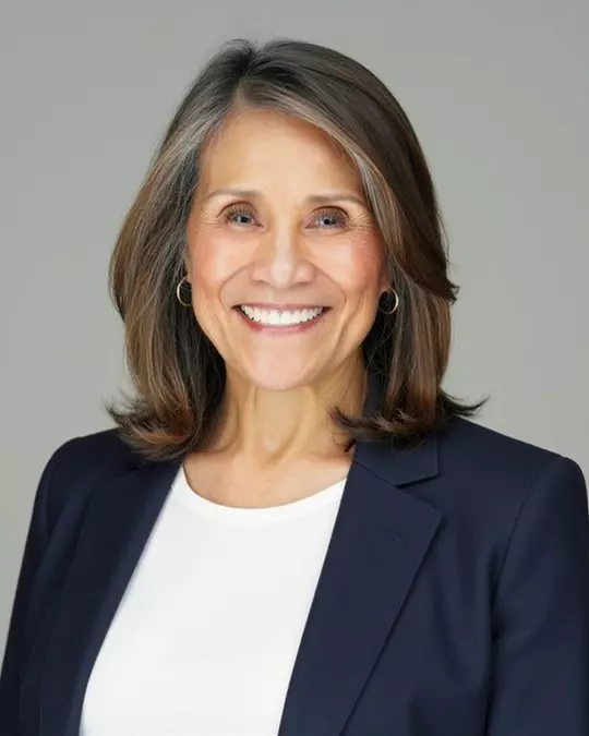 Raquel Cruz Bono Headshot