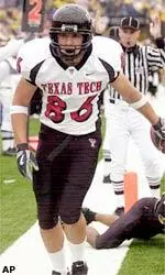 Mickey Peters scores a touchdown on a B.J. Symons pass to cut the deficit to 34-24.