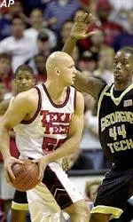 Robert Tomaszek scored 19 points in Wednesday night's win over Georgia Tech.