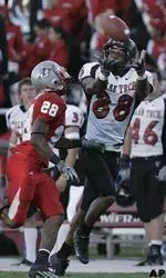 Jarrett Hicks (88) catches a 39-yard pass in front of New Mexico's Brandon Payne during the first quarter. (AP Photo/Jake Schoellkopf)