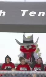 Lady Raiders give back to the community.