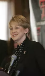 Kristy Curry has announced the signing of Maddy Brown.