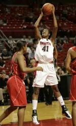 Dominic Seals recorded her second-straight double-double with 19 points and 11 rebounds.