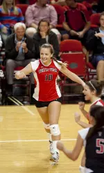 Tech's backrow, Aleah Hayes (10), Jenn Goehry (9) and Tory Vaughan (5) passed well in the effort