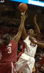 Kierra Mallard shoots over Oklahoma's Courtney Paris. (AP Photo/Lubbock Avalanche-Journal, Geoffrey McAllister)