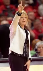 Kristy Curry announced the signing of California transfer Casey Morris.