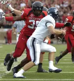 Marlon Williams moves in to sack Rice's Nick Fanuzzi. (AP Photo/Lubbock Avalanche-Journal, Geoffrey McAllister)