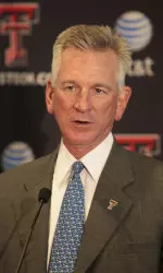 Tommy Tuberville picked up another signee for 2011 in Delvon Simmons.
