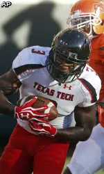 Tyson Williams catches a pass in the second quarter.