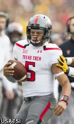 Patrick Mahomes runs the ball during the second quarter.
