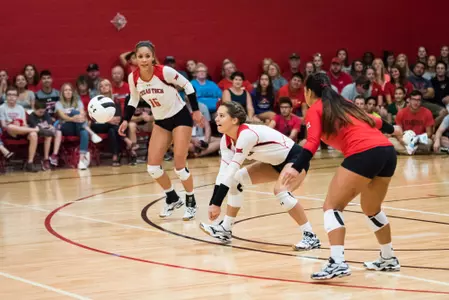 Sagers dig | 9/5/16 vs. UTEP | Photo by Derrick Spencer