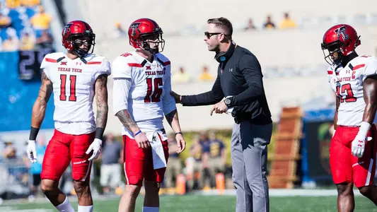 Kliff Kingsbury, Nic Shimonek, Derrick Willies