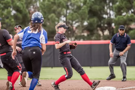 Jessica Hartwell fielding