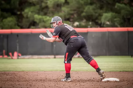 Kassidy Scott running, on base