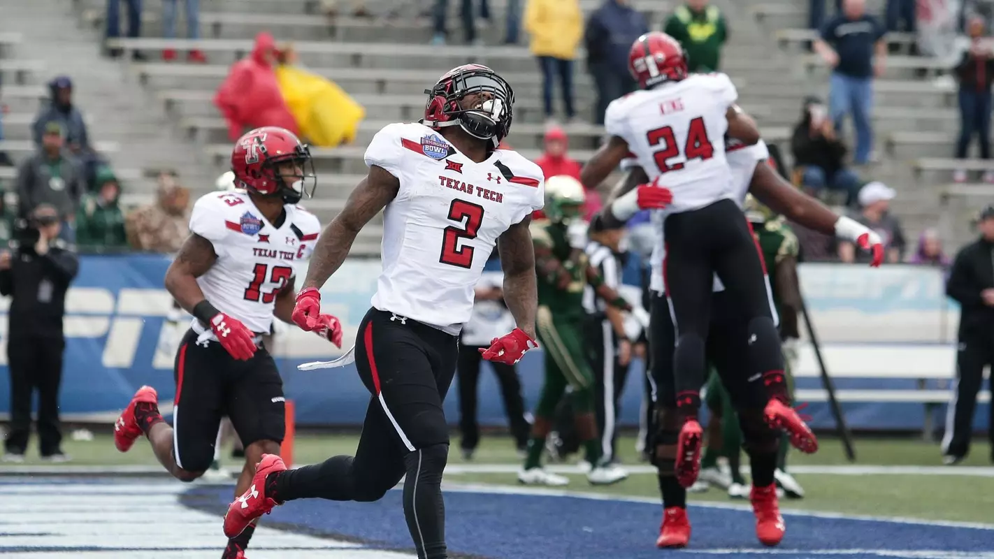 NCAA Football: Birmingham Bowl: No. 23 USF Bulls vs. Texas Tech Red Raiders