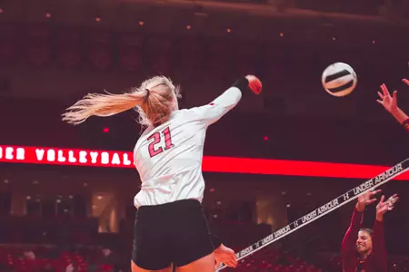 Brooke Kanas spiking
