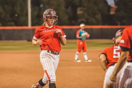 Jessica Hartwell- Base running