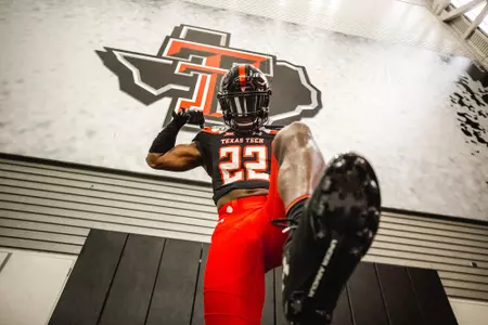 Derrick Lewis signing day