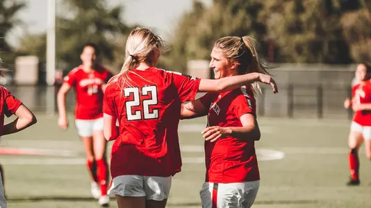 Demi Koulizakis, Kirsten Davis