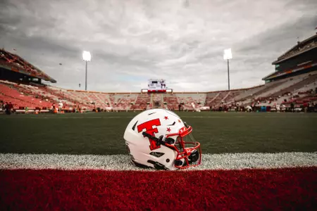 White throwback helmet at OU
