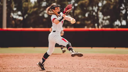 Erin Edmoundson pitching
