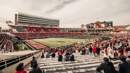 Jones AT&T Stadium covid crowd