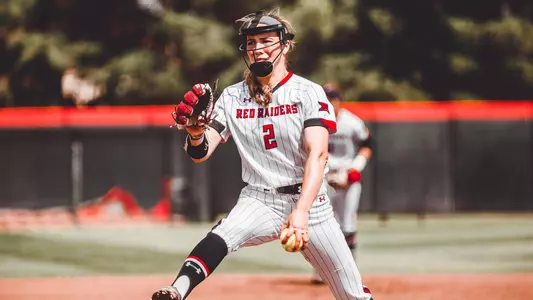 Erin Edmoundson pitching