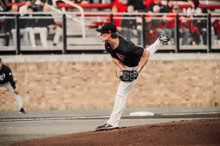 Beeter pitching