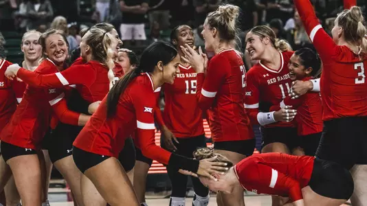 volleyball celebrates win over #9 Baylor