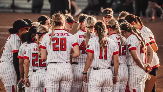 softball team huddle
