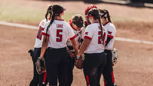 softball team huddle