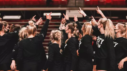 volleyball team huddle
