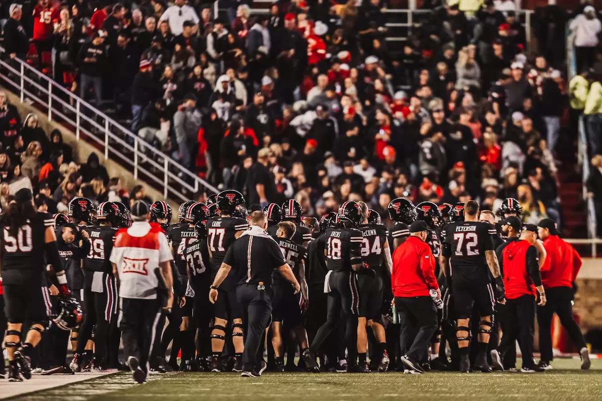 huddle vs Baylor 2022
