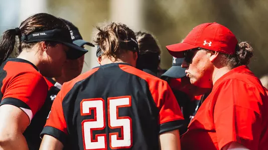 softball huddle with pitchers