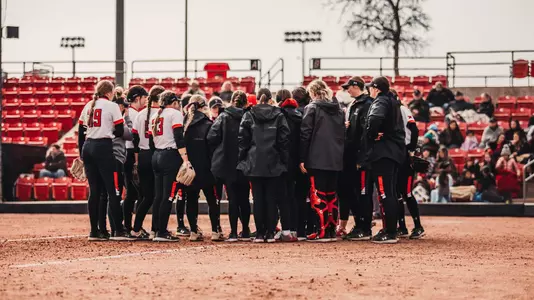 softball huddle