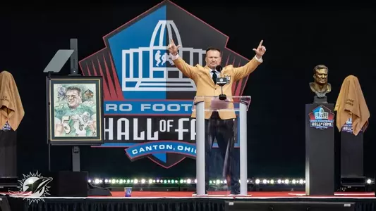 Zach Thomas Pro Football Hall of Fame
(courtesy of Miami Dolphins)