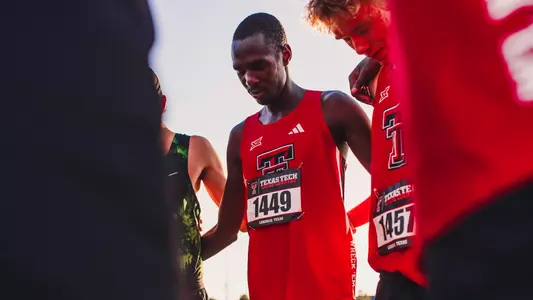 Ernest Cheruiyot huddle