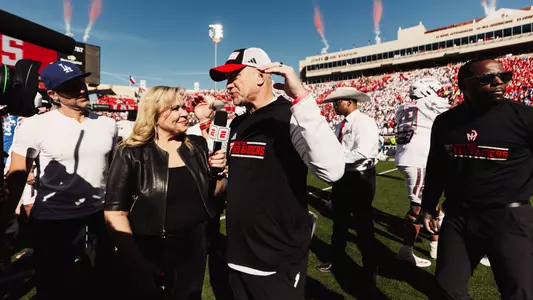 Joey McGuire, Holly Rowe