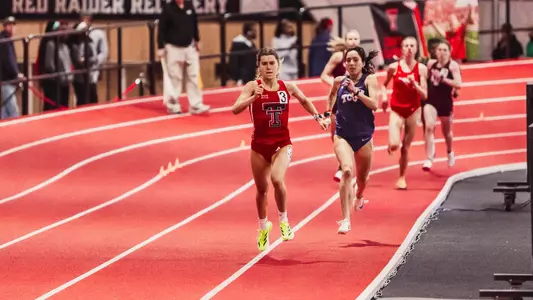 Lily Mather running the 1000 meters indoors
