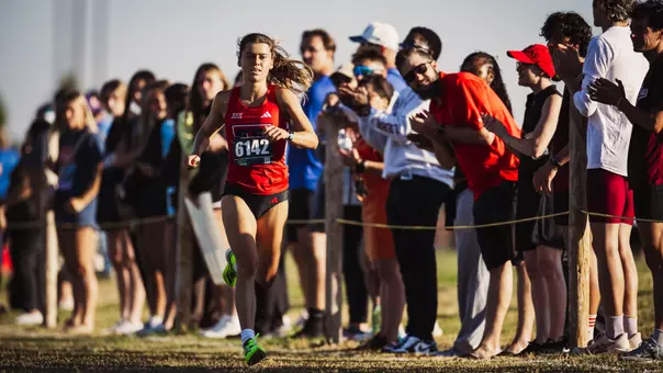 Lily Mather running in the Texas Tech Open