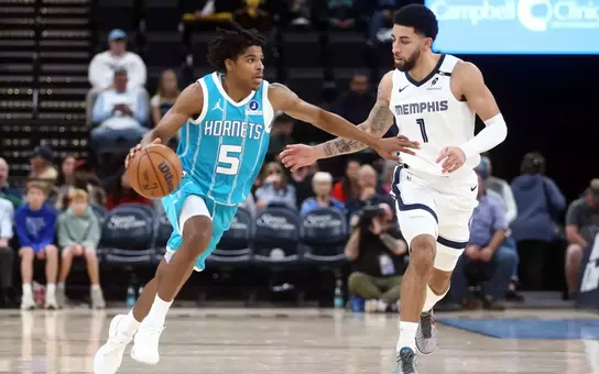 Christian Anderson takes the ball to the basket during an NBA Summer League game.