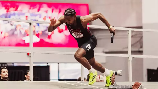 Shaemar Uter running out of the blocks as the first leg of the 4x400 relay