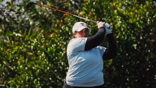 Lauren Zaretsky hits a tee shot at the Paradise Invitational